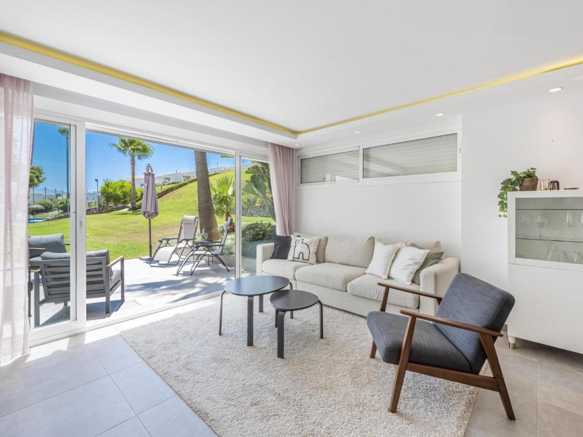 Azahara1 Beautiful Frontline Golf Apartment *