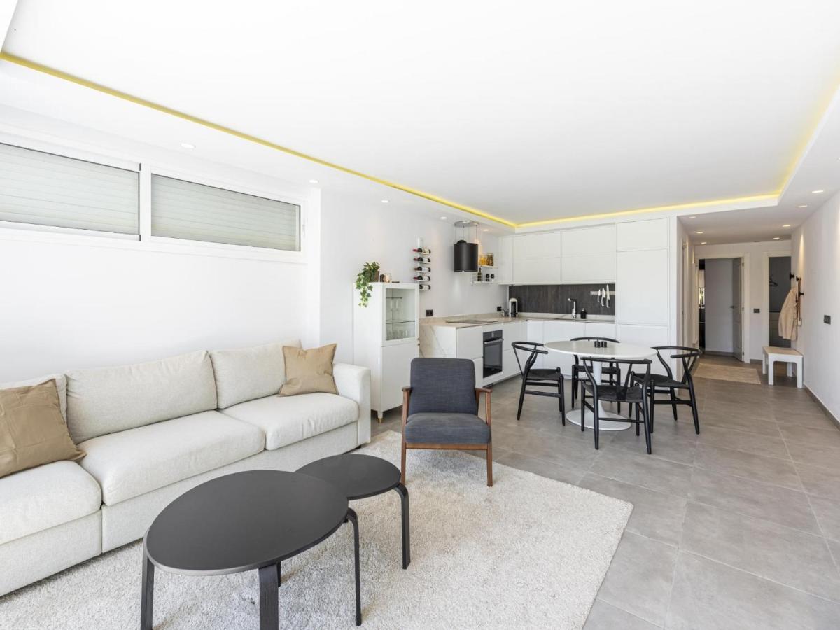 Azahara1 Beautiful Frontline Golf Apartment Marbella